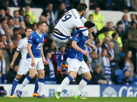 קוסטה עולה בתוך הרחבה. לא היה היום שלו (getty)