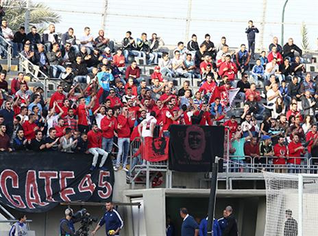 אוהדי סכנין. עודדו את השחקנים בסיום (אלן שיבר)