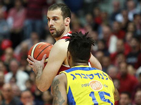 הקפטן סיפק הצגה נגד מכבי (אלן שיבר)