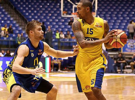 לנדסברג, עם התספורת החדשה, התקשה מול וורקמן (אלן שיבר)