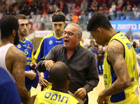 מעמדו מעורער מתמיד. צביקה שרף