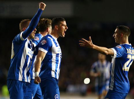 וחוגג עם החברים (GETTY)