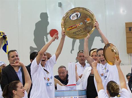 בפעם השלישית ברציפות (עודד קרני)