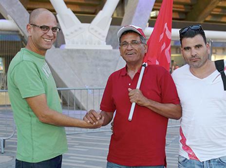 האוהדים האדומים הגיעו במצב רוח טוב לחצי גמר הגביע (אלן שיבר)