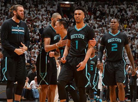 משלב הגנה חזקה עם אחוזים טובים לשלוש. קורטני לי (Getty)