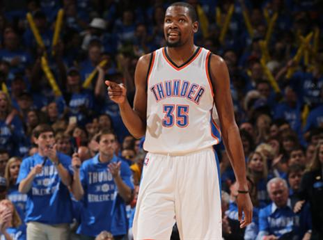 מרחק ריבאונד מדאבל דאבל. דוראנט במשחק אדיר (getty)