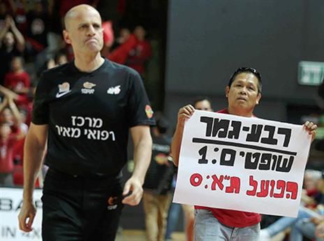 אוהדי הפועל ת"א עדיין כועסים (אלן שיבר)