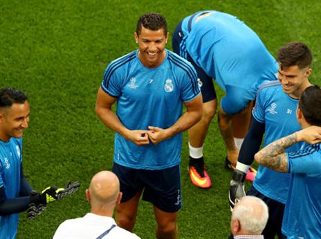 חיוכים באימון של ריאל (getty)