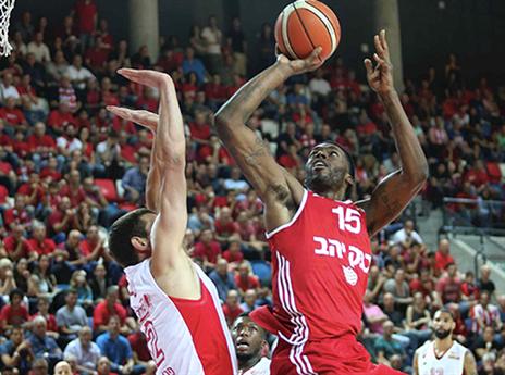 לקח על עצמו את המשחק אך ללא הצלחה. סמית' (אלן שיבר)