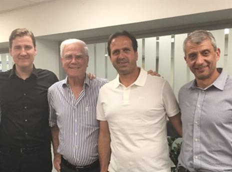 ביקש שיגיע איש מקצוע ברמה. לוי עם קרלסן (האתר הרשמי)