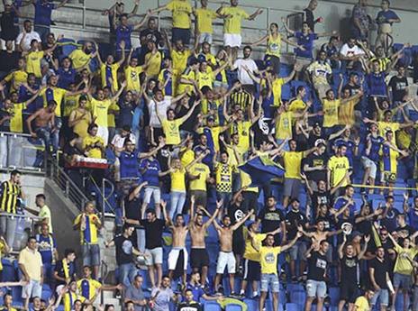 הקהל של מכבי ת"א מתרגל לבית החדש (אלן שיבר)