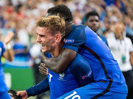 גרייזמן סוחב את סניה. "הוא ברמה של רונאלדו ומסי" (Getty)