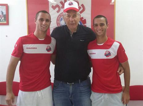 כץ והתאומים פדידה (צילום: האתר הרשמי הפועל חיפה)