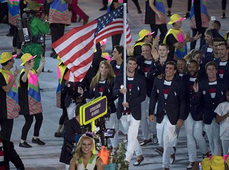 צעד לראשונה במצעד המשלחות. פלפס (getty)