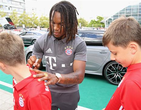 רנאטו סאנצ'ס בחר בבאיירן על פני יונייטד (getty)