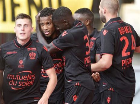 שוב במקום הראשון. ניס חוגגת (AFP)