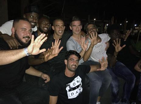 השחקנים חגגו בלילה: "איך זה לקבל 5?" (האינסטגרם של בן חיים)