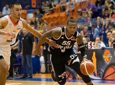 ג'רלס רקד על המגרש בעין שרה (עודד קרני)