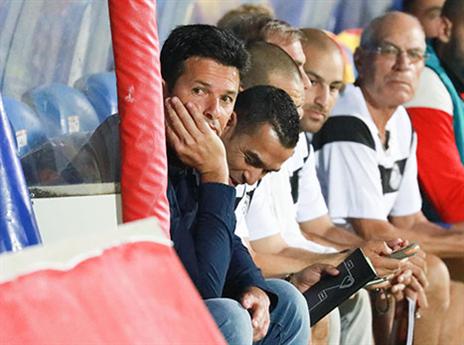 ישאר בתפקיד, אוואט