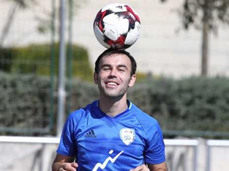 מצא דרך מקורית להעביר את הזמן עד למשחק, נאתכו (getty)