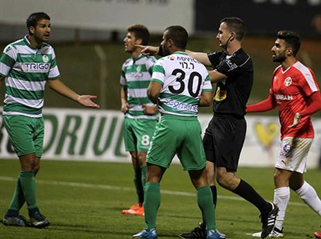 עבר בשקט. אדלר (אלן שיבר)