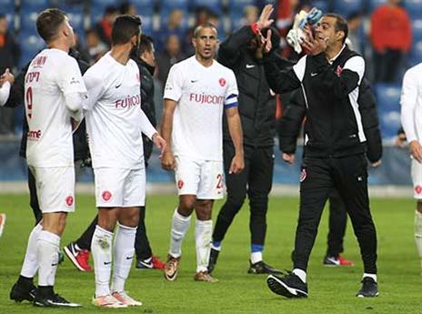 אחרונים בטבלה, למרות הניצחון במחזור האחרון (צילום: אלן שיבר)