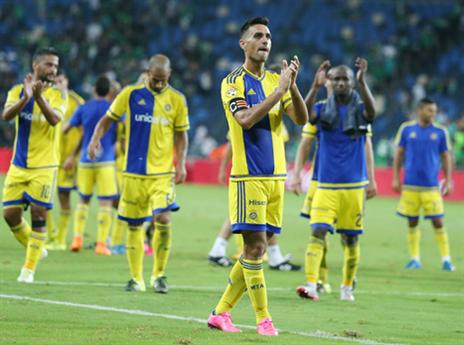 במדי מכבי ת"א. ייקח איתו חבר לסין? (אלן שיבר)