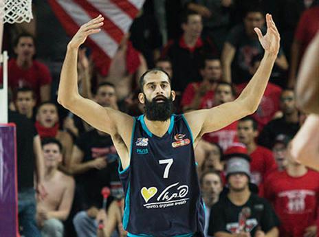 זכה לשריקות בוז מאוהדי הפועל. רות'בארט (מנהלת הליגה)