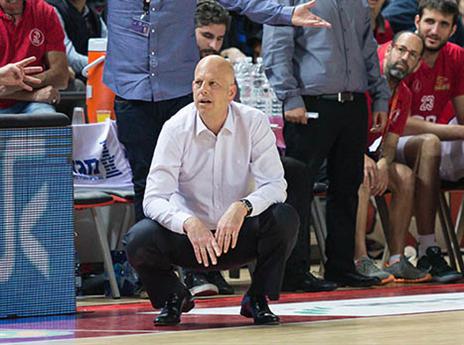 הלך קשה. הדר (מנהלת הליגה)