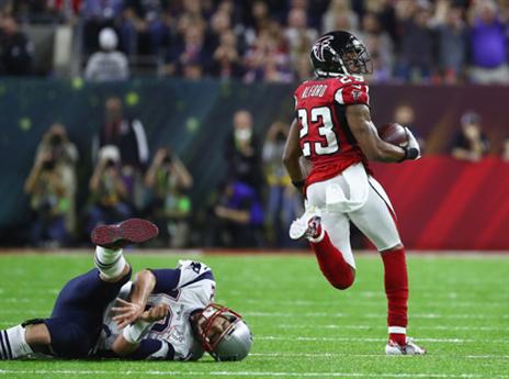 אלפורד חטף לבריידי והשאיר אבק מאחוריו (Getty)