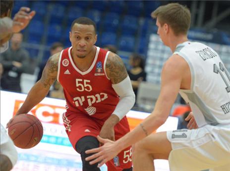 באנקר בהתקפה. ג'רלס