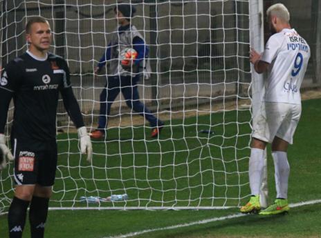 מאוריסיו. ק"ש פשוט לא מוצאת את הרשת (אנצו ג'וש)