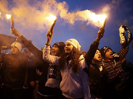 גם בנות לוקחות חלק בטירוף (getty)