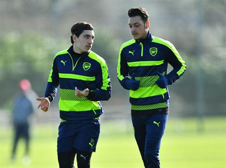 אוזיל. ייעדר מהגומלין מול באיירן (Getty)