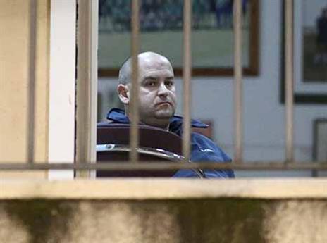 שחם. נשאר בקשר עם נעים (אלן שיבר)