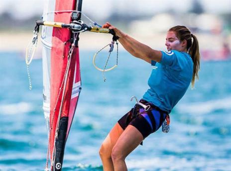 נגה גלר. ארד בתחרות גביע העולם (צילום: איגוד הגלישה)