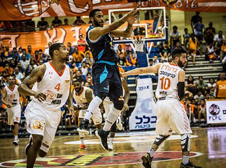 תצוגת נחישות של הנרי ואילת (מנהלת הליגה)