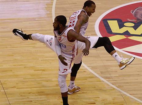 אבל הירוקים לא יכלו להצגה נדירה של דייסון (אלן שיבר)