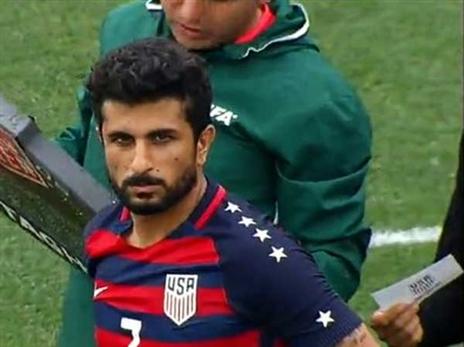 עלה מהספסל. סייף