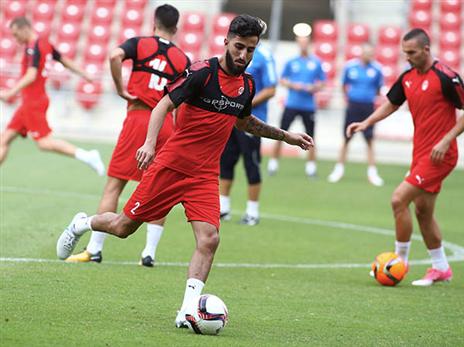 ביטון באימון המסכם. ב"ש דרוכה (צילום: אלן שיבר)