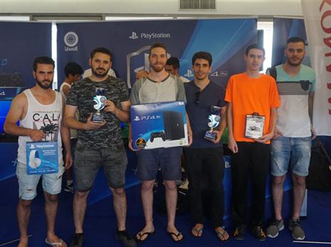הזוכים בטורניר זוגות של PES. מימין לשמאל: הקבוצה של גולן מירון, הקבוצה של עמית סטרוגו, והקבוצה של דניאל ווך.