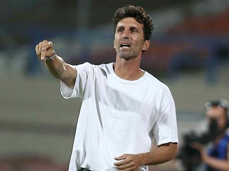 פתח עונה. בנאדו (אלן שיבר)