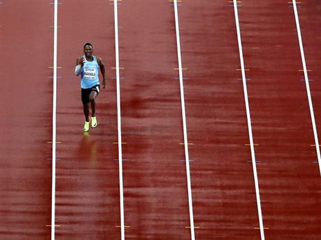 מקוואלה לבד בגשם (getty)