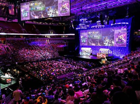 טורניר DotA 2. כמות האנשים שממלאת את האולם לא מביישת אף אירוע ספורט אחר.