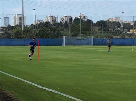 עטר באימון היום (רביעי) במדי מכבי ת"א