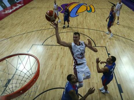 פורזינגיס ולטביה מתקרבים לשמינית הגמר (getty)