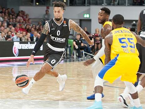 ההגנה הצהובה התקשתה במחצית הראשונה (getty)