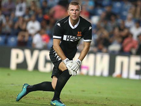 חזר ממשחקי הנבחרת. זובאס (אלן שיבר)