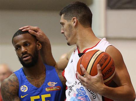 מי צריך לנחם את מי? שוכמן וג'קסון (סוכנות ג'יני)