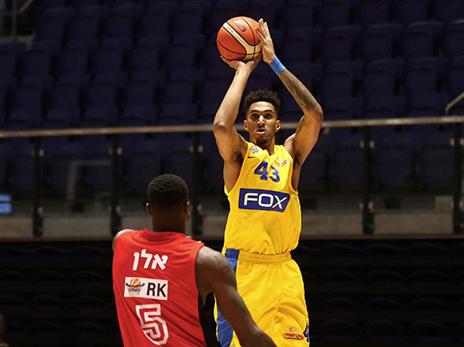 בולדן. ספאחיה הוריד אותו לספסל ברבע השלישי ולא החזיר אותו (אלן שיבר)